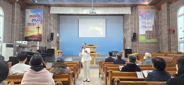 구순연 집사 영혼구원을 위한 간증 인도 모습
