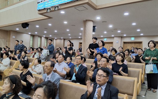 터치전도로 교회에 초대된 새신자들
